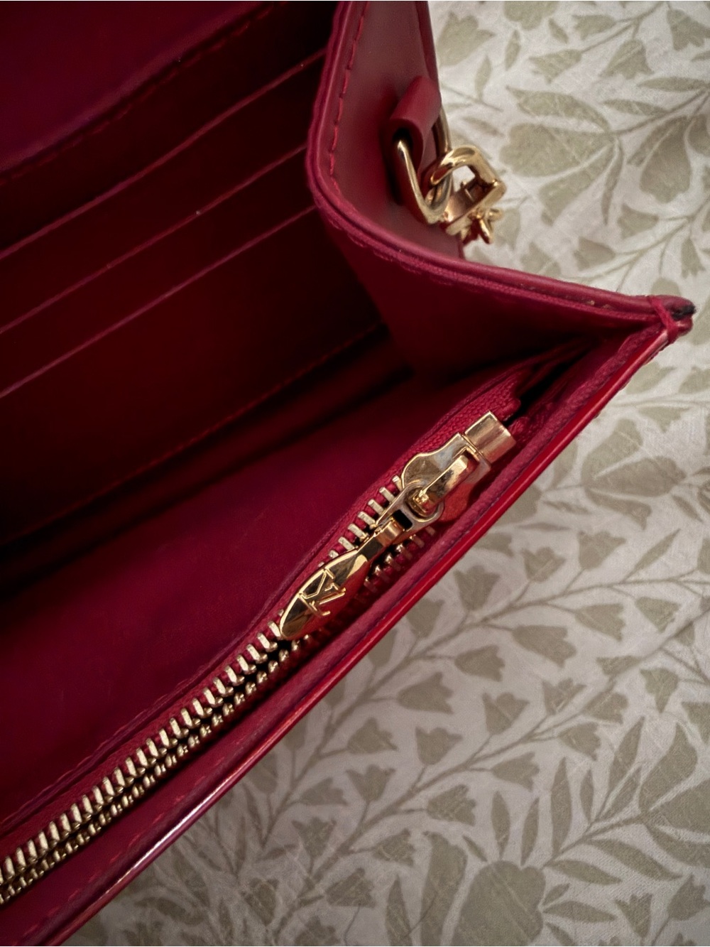 Louis Vuitton Red Vernis Monogram Chain Wallet with Gold Hardware - Picture 8 of 16